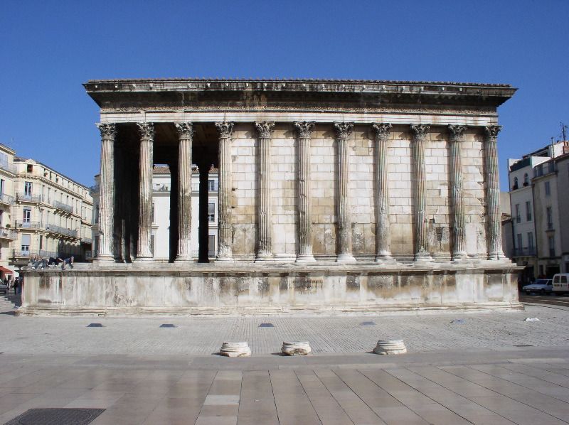 Nime - La Maison Carr&eacute;e